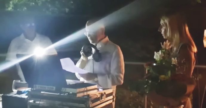 Portare le corna alla vittoria: serenata d’addio in salsa Vip