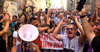 Copertina di Napoli, duecento in corteo contro lo stop al Reddito: “Governo dimentica che qui il lavoro non esiste”. Cori contro Meloni e Salvini