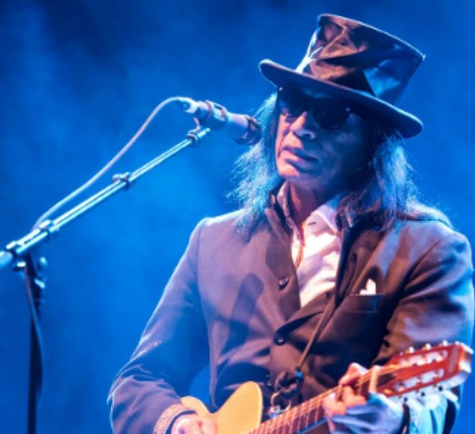 Sixto Rodriguez morto, addio al folksinger che aveva raccontato la propria storia in “Searching for Sugar Man”