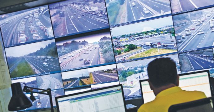 E ora tutti in coda in autostrada: ogni 12 km c’è un cantiere