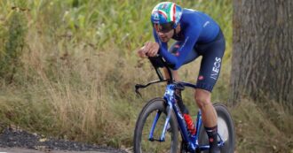 Copertina di Mondiali di ciclismo, Filippo Ganna d’argento nella prova a cronometro: beffato per 12 secondi dal belga Evenepoel