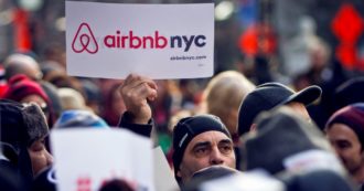 Copertina di Le politiche abitative di New York? Vuole deciderle Airbnb. Dieci milioni per spingere i candidati pro affitti brevi