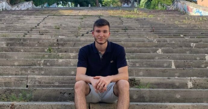 Morto un 24enne di Varese: era rientrato con la febbre dal Portogallo dopo la Gmg. Il padre: “Ipotesi stafilococco, attendiamo l’autopsia”