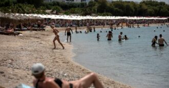 Copertina di Grecia, Albania, Spagna: aumentano del 21% gli italiani che scelgono l’estero per le vacanze. “Costa meno, noi non siamo competitivi”