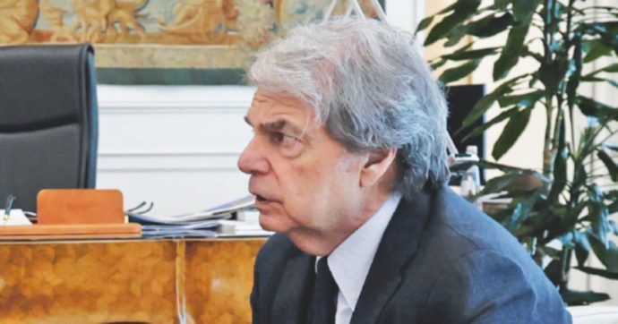 Renato sui poveri: “Parassiti e fannulloni, la peggio Italia”