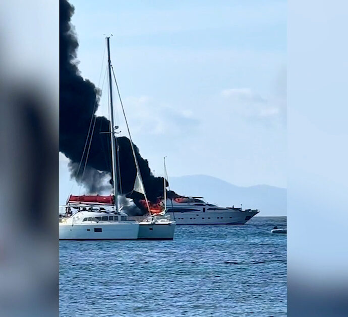 Yacht di lusso prende fuoco a Formentera: il video dell’imbarcazione (da 46mila euro a settimana) in fiamme a pochi metri dalla spiaggia