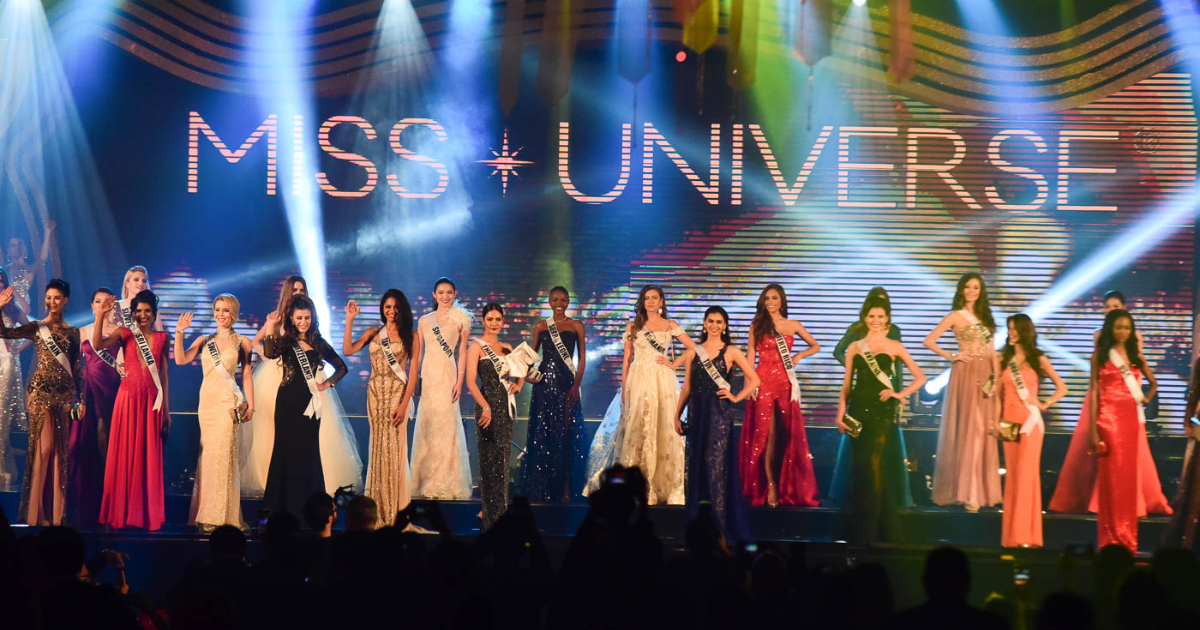 Miss Universo via dall’Indonesia dopo le denunce per abusi sessuali: “Obbligate a rimanere in intimo per un controllo di cicatrici e cellulite”