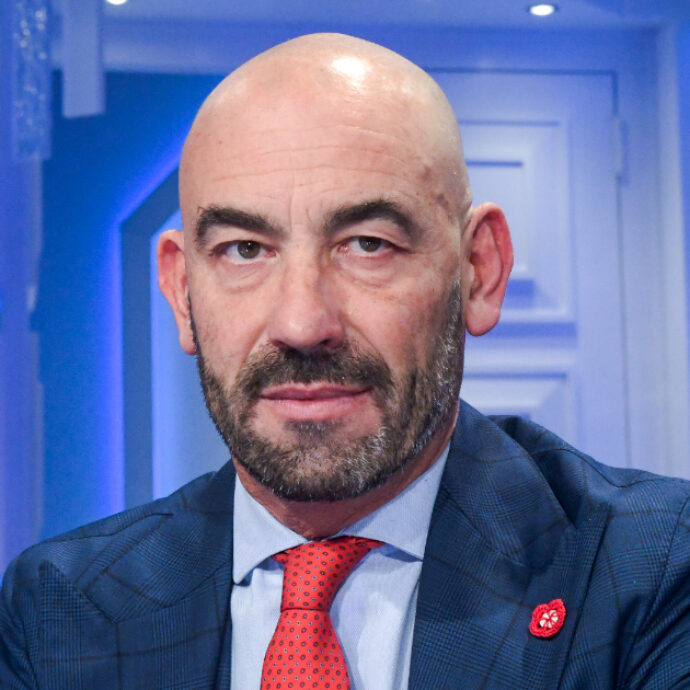 “Ricevo avances soprattutto dal mondo maschile. Dopo un’operazione, ero nudo e nacque la leggenda delle mie mutande”: Matteo Bassetti a tutto tondo