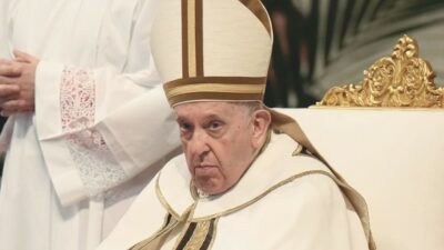 Copertina di Papa Francesco contro gli “intrighi mafiosi” nell’Opus Dei: le lettere mai svelate