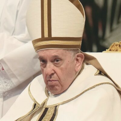 Copertina di Papa Francesco contro gli “intrighi mafiosi” nell’Opus Dei: le lettere mai svelate