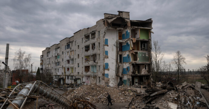 Ucraina, decine di miliardi per le armi ma nessuno prende in considerazione la cancellazione del debito del Paese