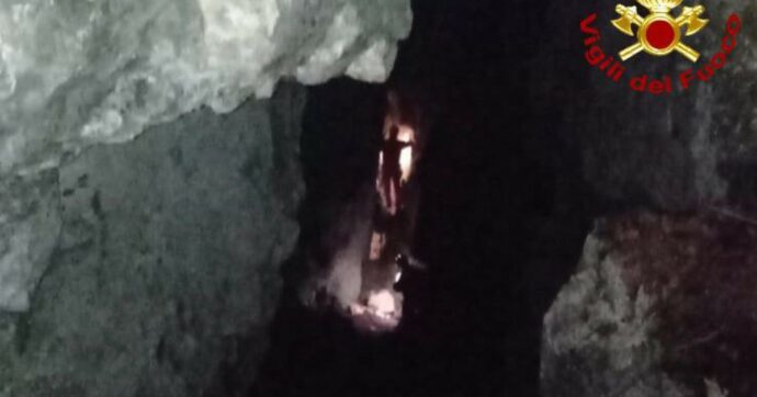 Salerno, recuperata la speleologa caduta nella grotta del Falco: è in ospedale. Era rimasta bloccata a 130 metri di profondità