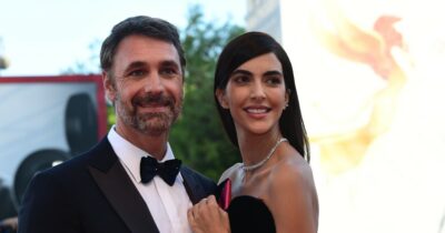 Copertina di Rocío Muñoz Morales chiede l’affido esclusivo delle figlie avute da Raoul Bova e parla di “altre mancanze di rispetto” da parte dell’attore