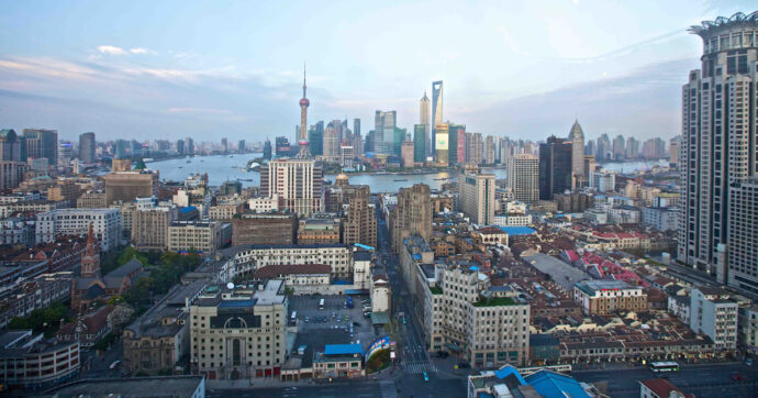 La banca centrale cinese taglia i tassi dopo un altro crac nel settore immobiliare