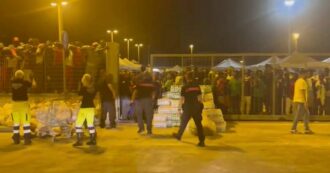 Copertina di Migranti, tensione e caos nell’area di preidentificazione a Porto Empedocle: sospesi gli arrivi da Lampedusa per timore di disordini