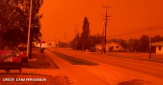 Copertina di Emergenza incendi in Canada, le impressionanti immagini del cielo della città di Forth Smith