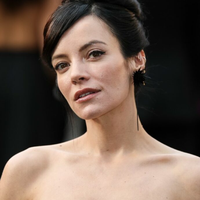 “Non ricordo quanti aborti ho subito. Penso quattro o cinque. Rimanevo incinta sempre. Le mie figlie? Le amo ma mi hanno rovinato la carriera”: così Lily Allen