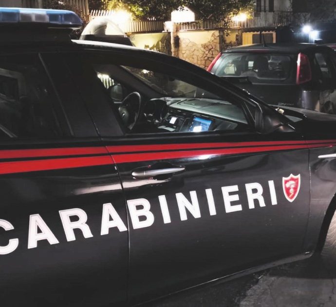 Le addebitano un contorno in più, si rifiuta di pagare e viene “sequestrata” dal proprietario: “Per poco non mi ha picchiato”. Poi arrivano i carabinieri