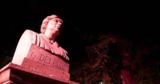 Copertina di Lingua e sessismo, la scrittrice Colombari: “Più Deledda, meno donne con le palle”