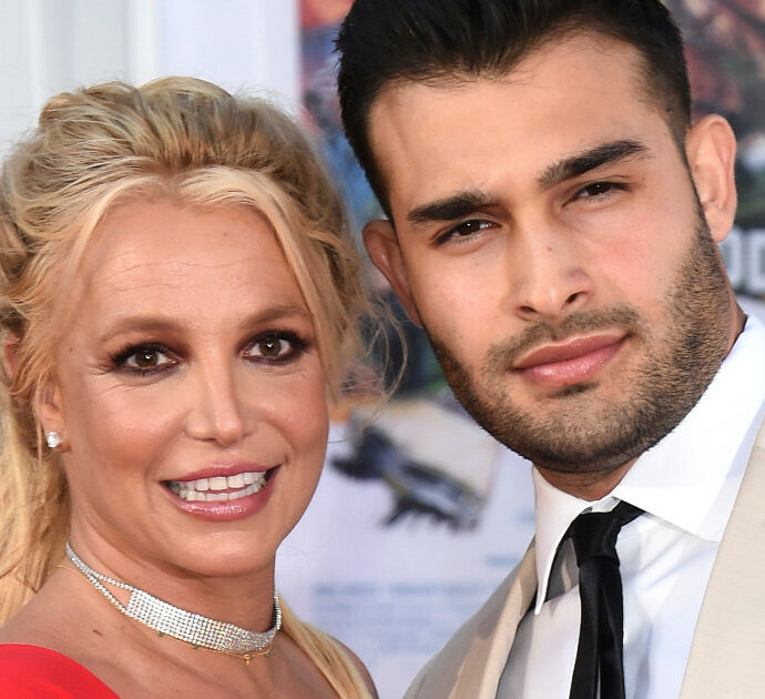 “Britney Spears è convinta che l’ex marito lavorasse per suo padre: informazioni su di lei in cambio di soldi”