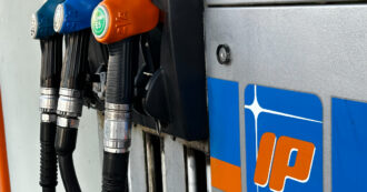 Copertina di Caro benzina, 17° giorno di rialzi: verde self in autostrada a 2,019 al litro, gasolio a 1,928