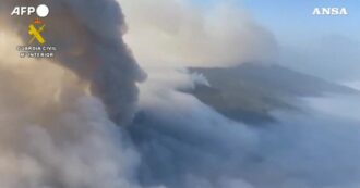 Copertina di Spagna, maxi-incendio sull’isola di Tenerife. In cenere 2.600 ettari: “È il rogo più complicato degli ultimi decenni”