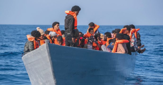 Migranti, i sindaci leghisti in rivolta in Veneto. “Ce li scaricano come pacchi postali, dal governo un atto ostile. Cosa siamo, il front office?”
