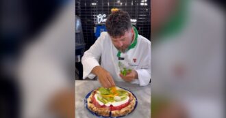 Copertina di Lo chef pizzaiolo Capuano propone la sua “pizza contemporanea” con l’anguria e viene sommerso dalle critiche. Il video della “ricetta”