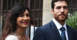 Copertina di “Mio marito Stefano Giovino ha 15 anni meno di me, ma sarebbe stato un peccato fermarsi per l’età. La sua presenza è coinvolgente”: Luisa Corna sul matrimonio