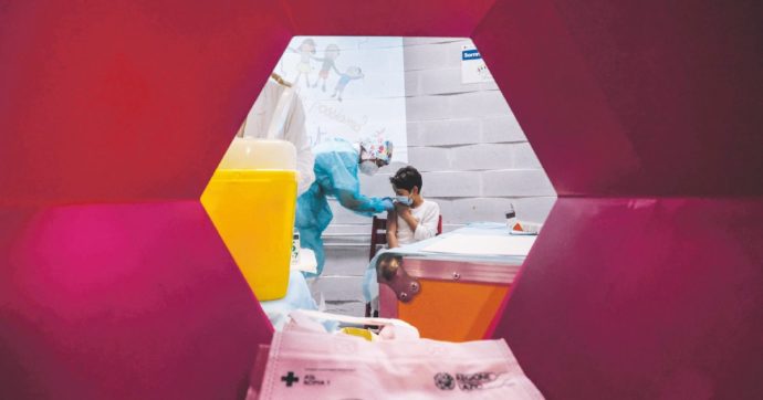 Covid, a Londra sotto osservazione una nuova variante