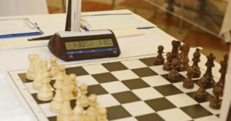 Copertina di Le donne transgender saranno escluse dai tornei femminili di scacchi: la decisione della Federazione Internazionale
