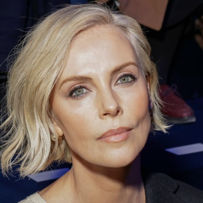 “Di recente ho sco**** un 26enne ed è stato fantastico. Troppo spesso cerchiamo di compiacere l’uomo”: parla Charlize Theron