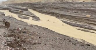 Copertina di Inondazioni per la tempesta Hilary, chiuso il Parco nazionale della Death Valley in California: video
