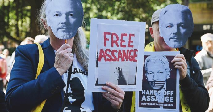Su Assange tutti tacciono, anche la Cgil. Ma perché c’è questa ipocrisia?