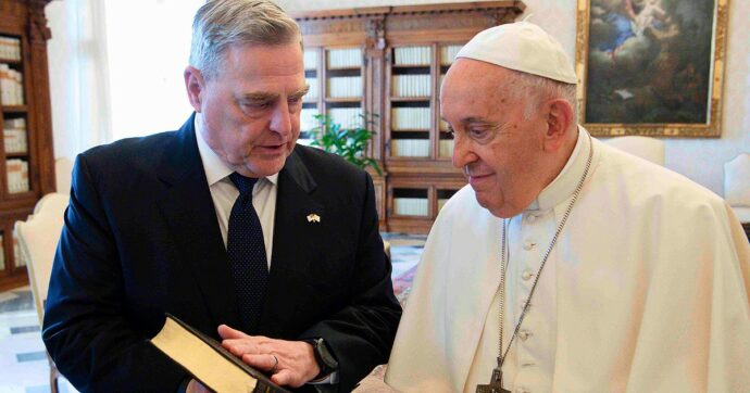 Ucraina, la diretta – Il Papa riceve il generale Usa Milley. Zelensky: “61 F-16 da Danimarca e Olanda”. L’ira di Mosca: “Ci sarà escalation”