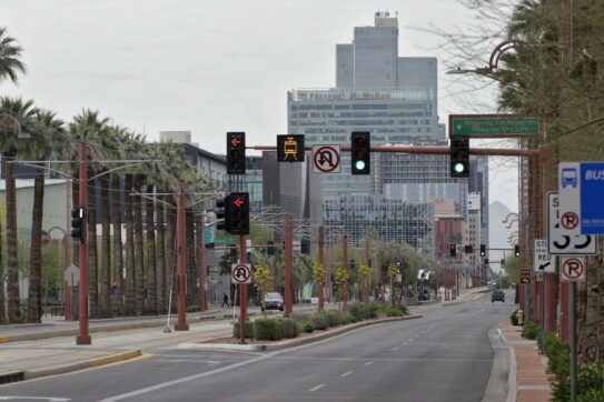 Auto passa col rosso e investe sette pedoni a New York: tra i feriti anche due italiani