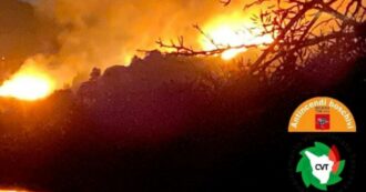 Copertina di Incendio all’isola d’Elba, circa 700 persone evacuate da un camping e da abitazioni private. In azione anche i Canadair