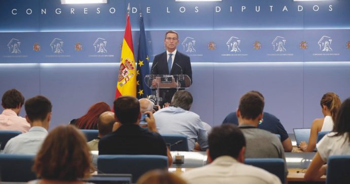 Spagna, il re incarica Feijóo (Pp) di formare il governo con Vox. Ma non hanno i numeri