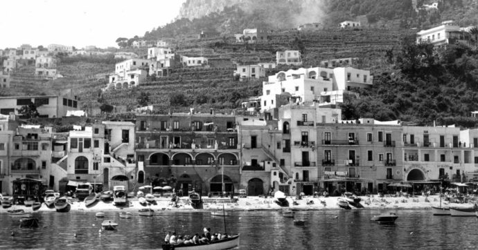 Copertina di Capri, estate 1950:   il “pudore” manda  il bikini in pretura