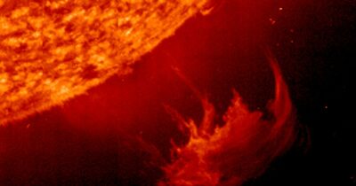 Copertina di “Il sole artificiale” cinese East supera un limite chiave verso la fusione nucleare”. Lo studio su Science