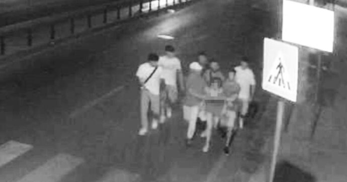 Stupro di gruppo a Palermo, la vittima schiaffeggiata in strada dall’ex fidanzato dopo la denuncia e i primi arresti