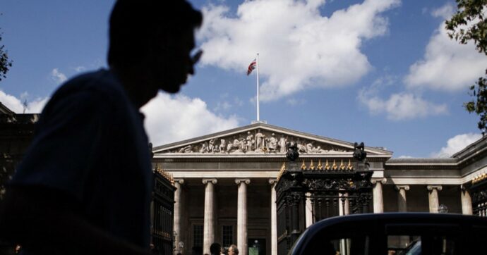 L’addetto del British Museum rubava reperti da 20 anni: “Rivenduti anche su eBay”. Il museo sottovalutò gli allarmi