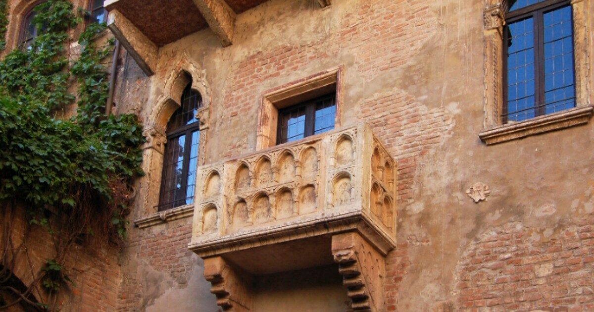 I turisti bocciano la Casa di Giulietta a Verona: “Il sito turistico italiano più deludente”, “Fila interminabile”