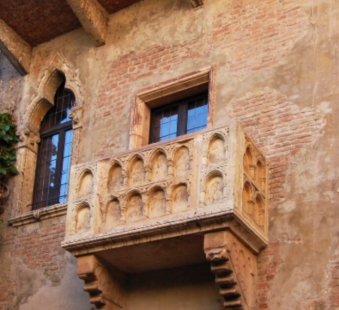 I turisti bocciano la Casa di Giulietta a Verona: “Il sito turistico italiano più deludente”, “Fila interminabile”