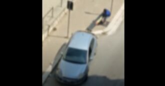 Copertina di Cerignola, sradica parchimetro dal marciapiede e lo carica in auto. Arrestato 32enne