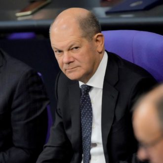 Copertina di L’eurozona arretra, Berlino sprofonda