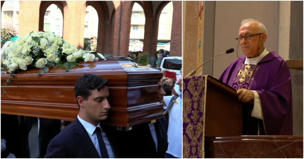 Funerali di Toto Cutugno, i fan cantano “L’italiano” fuori dalla chiesa. Il ricordo del parroco: “In paradiso canterà con la chitarra in mano”