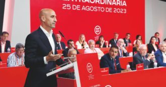 Copertina di #YoTambién spazza via la Federcalcio. Rubiales resiste, le giocatrici scioperano