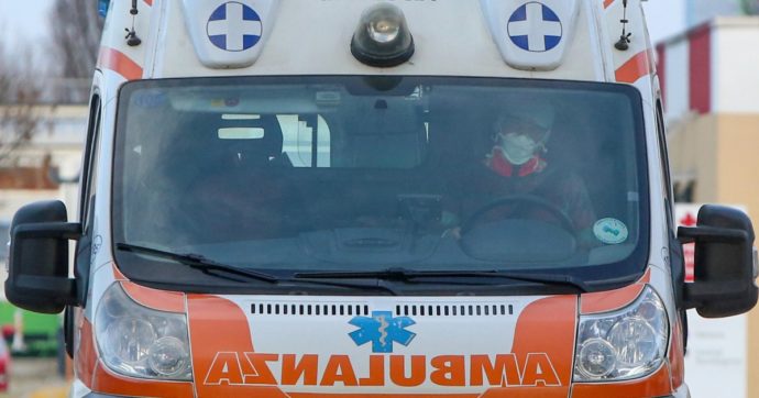 Scontro fra bus e tir sulla A4: vittime e feriti