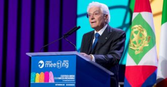 Copertina di Mattarella tira le orecchie al governo (e a Vannacci)